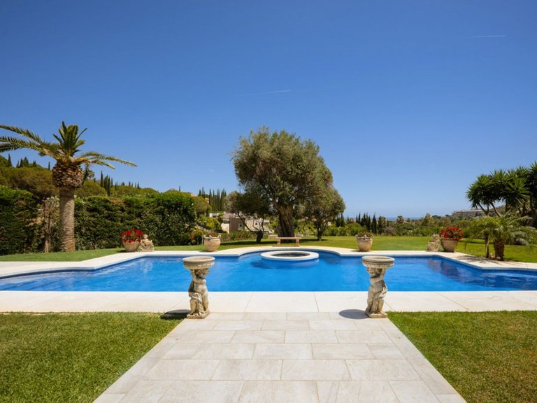 Villa for Sale in Nueva Andalucía, Malaga 42