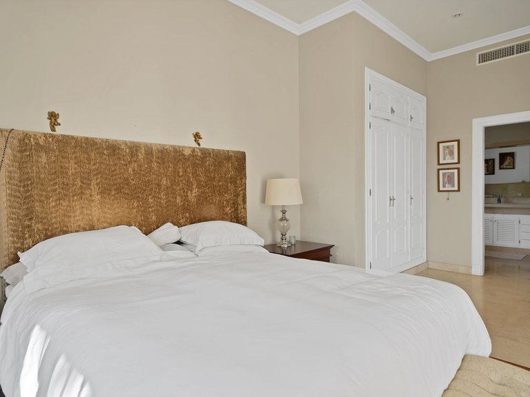 Villa for Sale in Nueva Andalucía, Malaga 46