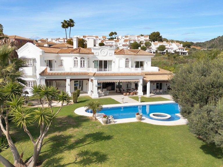 Villa for Sale in Nueva Andalucía, Malaga 48