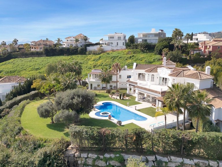 Villa for Sale in Nueva Andalucía, Malaga 6