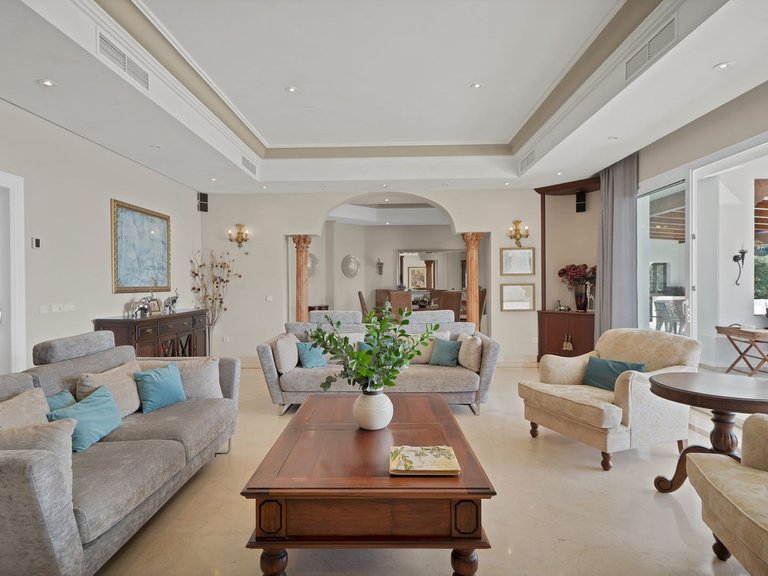 Villa for Sale in Nueva Andalucía, Malaga 8