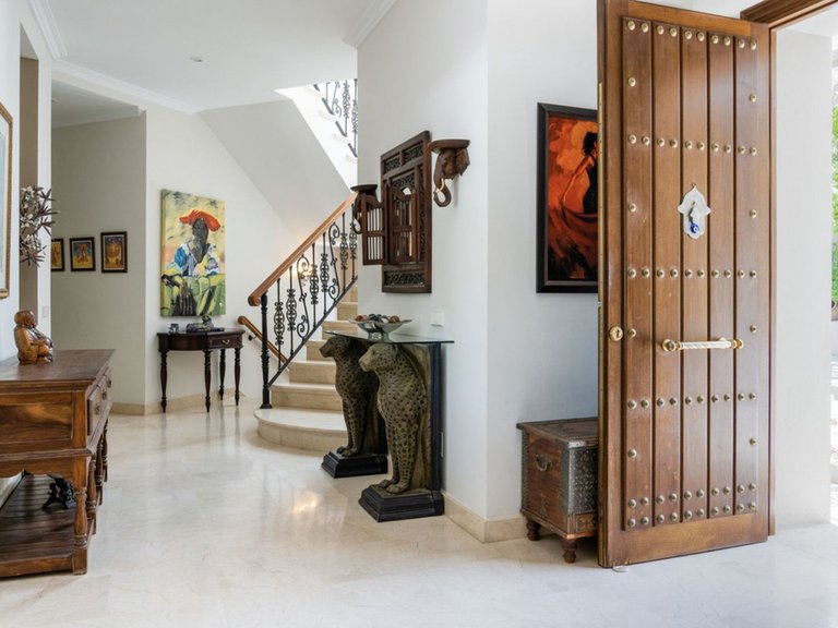 Villa for Sale in Nueva Andalucía, Malaga 9