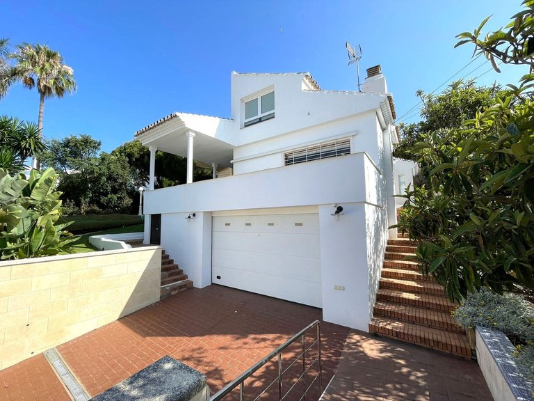 Villa for Sale in Estepona, Malaga 1