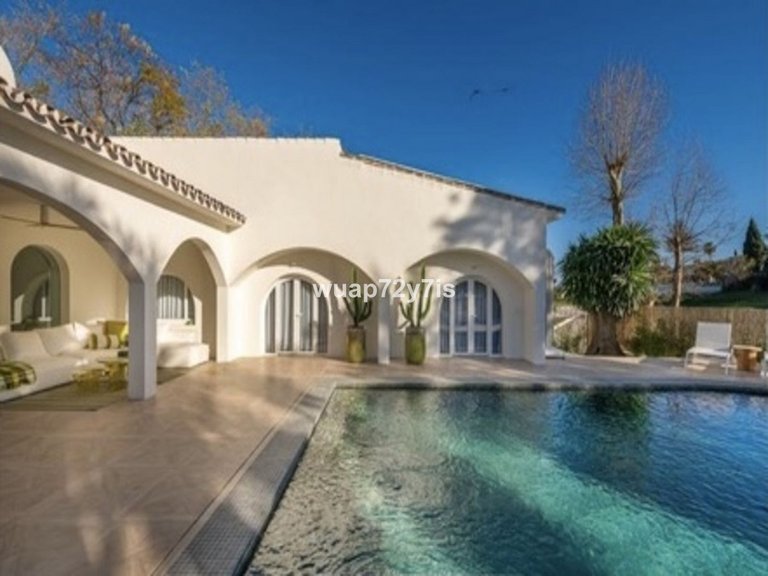Villa for Sale in Guadalmina Alta, Malaga 1