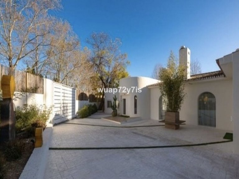 Villa for Sale in Guadalmina Alta, Malaga 4