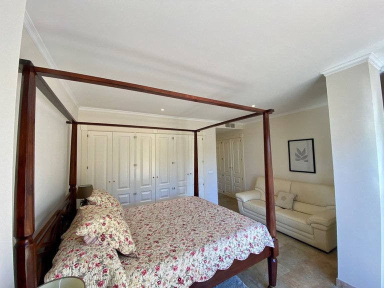 Apartment for Sale in The Golden Mile, Malaga 17