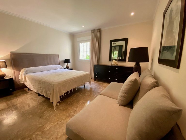 Apartment for Sale in The Golden Mile, Malaga 22