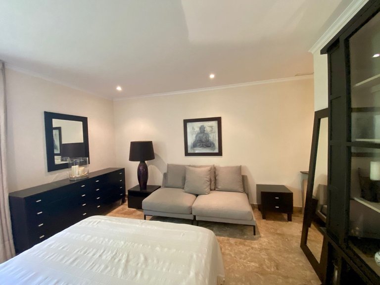 Apartment for Sale in The Golden Mile, Malaga 25