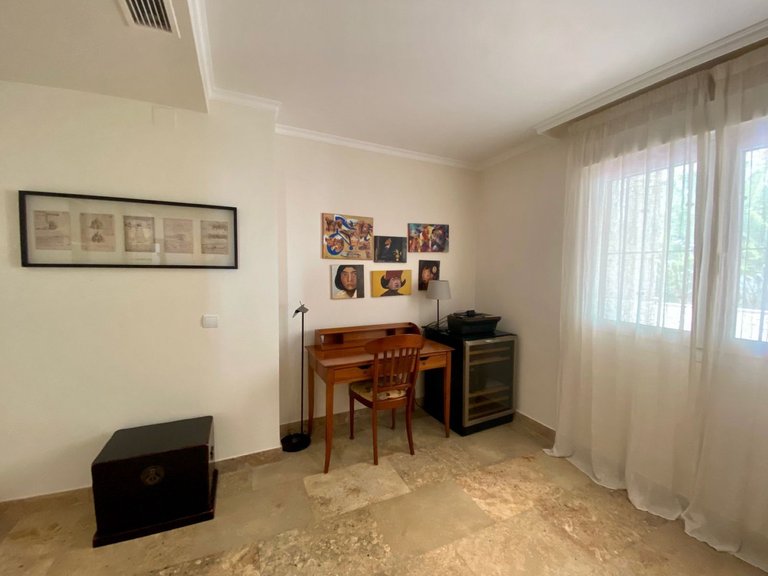 Apartment for Sale in The Golden Mile, Malaga 28