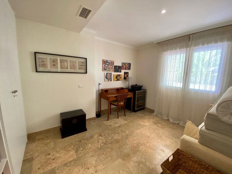 Apartment for Sale in The Golden Mile, Malaga 29
