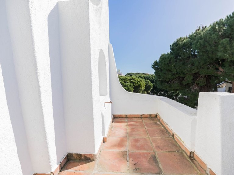 Villa for Sale in Calahonda, Malaga 9