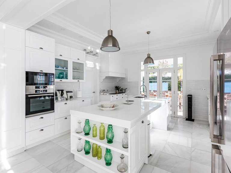 Villa for Sale in Marbella, Malaga 8