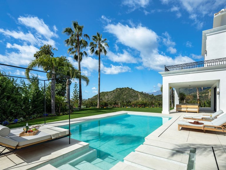 Villa for Sale in Los Arqueros Golf, Malaga 10