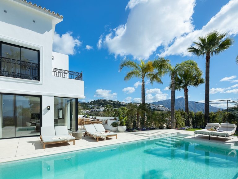 Villa for Sale in Los Arqueros Golf, Malaga 11