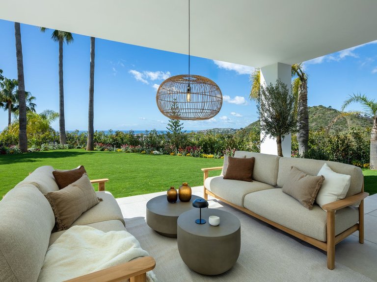 Villa for Sale in Los Arqueros Golf, Malaga 14