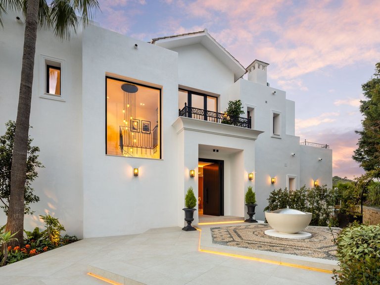Villa for Sale in Los Arqueros Golf, Malaga 36