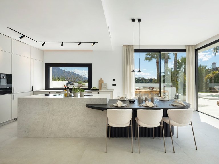 Villa for Sale in Los Arqueros Golf, Malaga 4