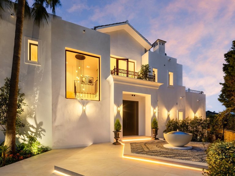 Villa for Sale in Los Arqueros Golf, Malaga 40