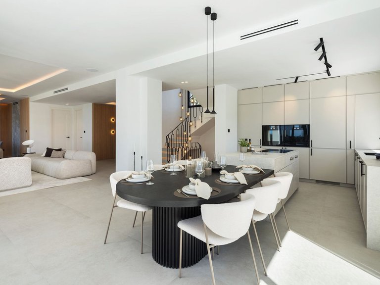 Villa for Sale in Los Arqueros Golf, Malaga 5