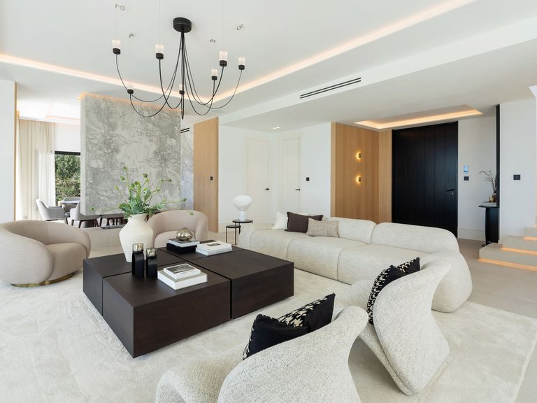 Villa for Sale in Los Arqueros Golf, Malaga 6