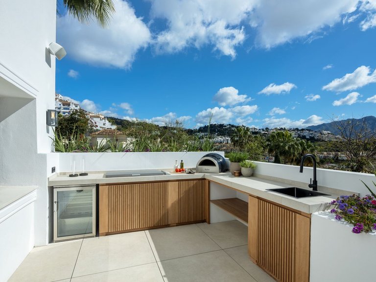Villa for Sale in Los Arqueros Golf, Malaga 8