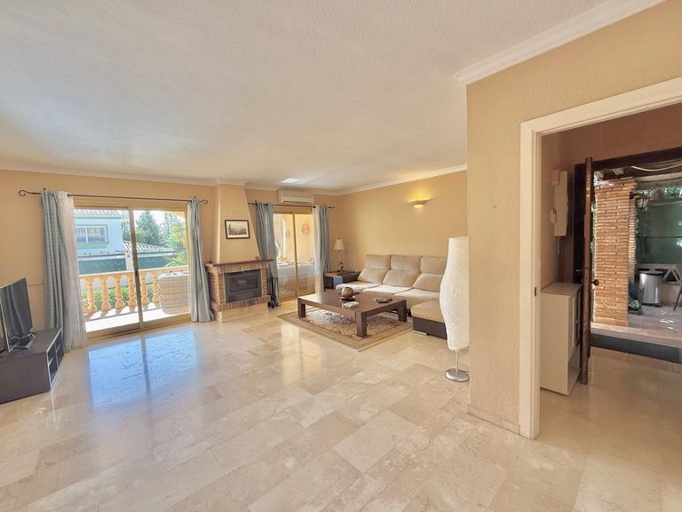 Villa for Sale in Sierrezuela, Malaga 10