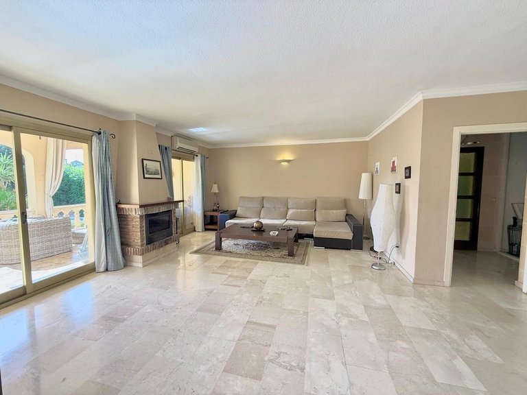 Villa for Sale in Sierrezuela, Malaga 15