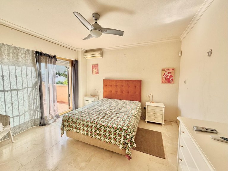 Villa for Sale in Sierrezuela, Malaga 18