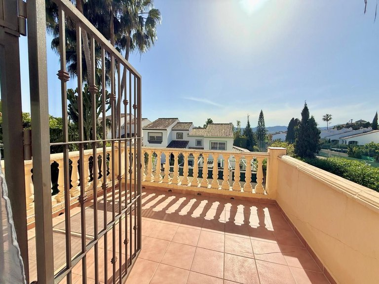 Villa for Sale in Sierrezuela, Malaga 19