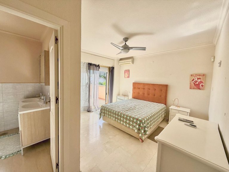 Villa for Sale in Sierrezuela, Malaga 21