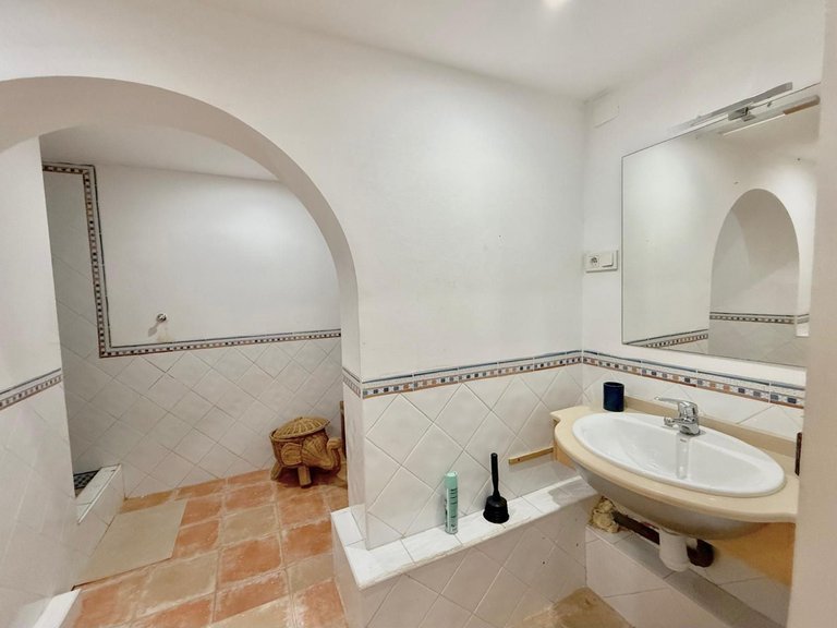 Villa for Sale in Sierrezuela, Malaga 30