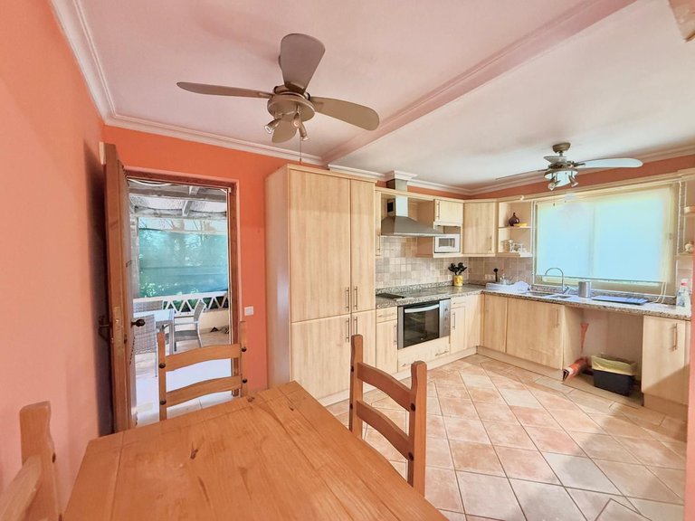 Villa for Sale in Sierrezuela, Malaga 8