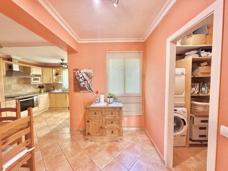 Villa for Sale in Sierrezuela, Malaga 9
