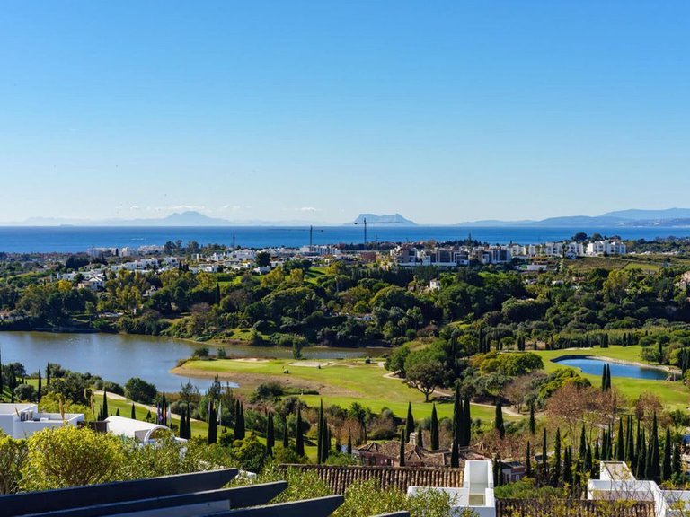 Apartment for Sale in Los Flamingos, Malaga 17