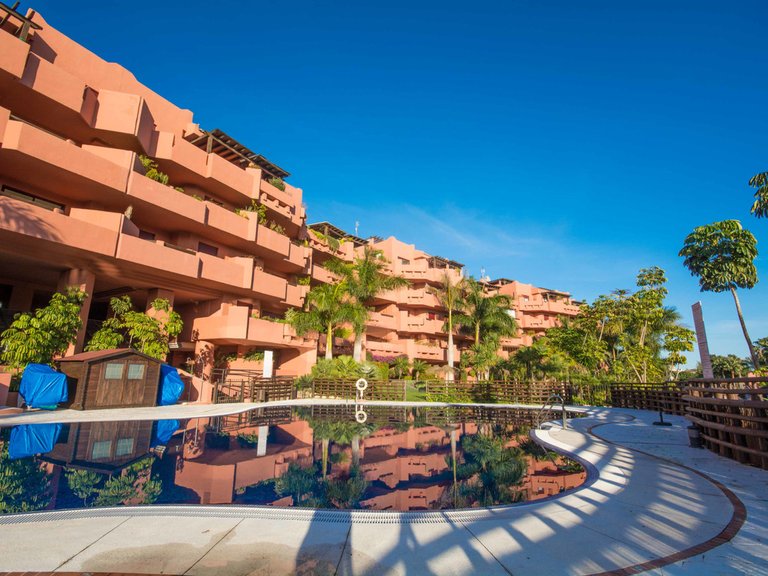 Apartment for Sale in New Golden Mile, Malaga 1