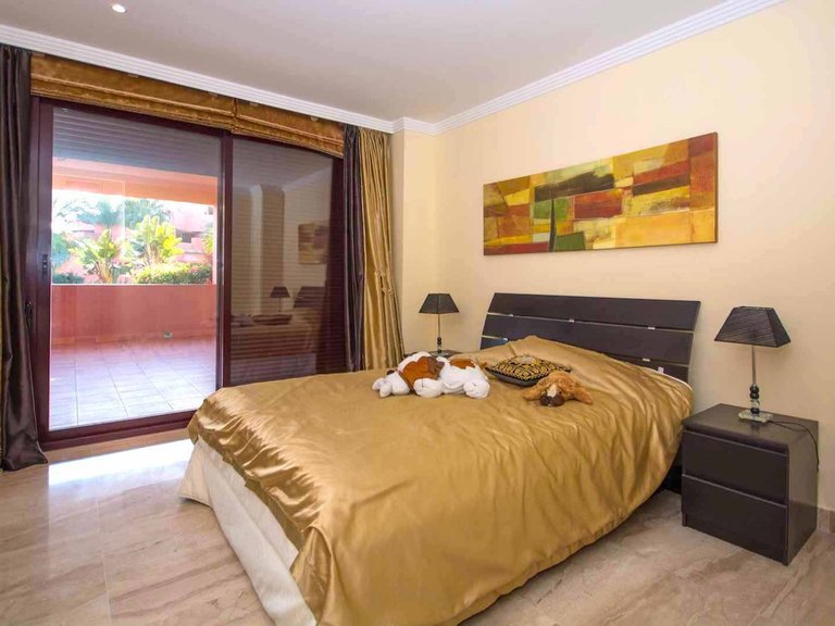 Apartment for Sale in New Golden Mile, Malaga 4