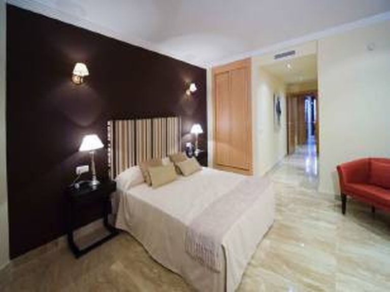Apartment for Sale in New Golden Mile, Malaga 6