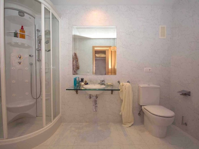 Apartment for Sale in New Golden Mile, Malaga 9