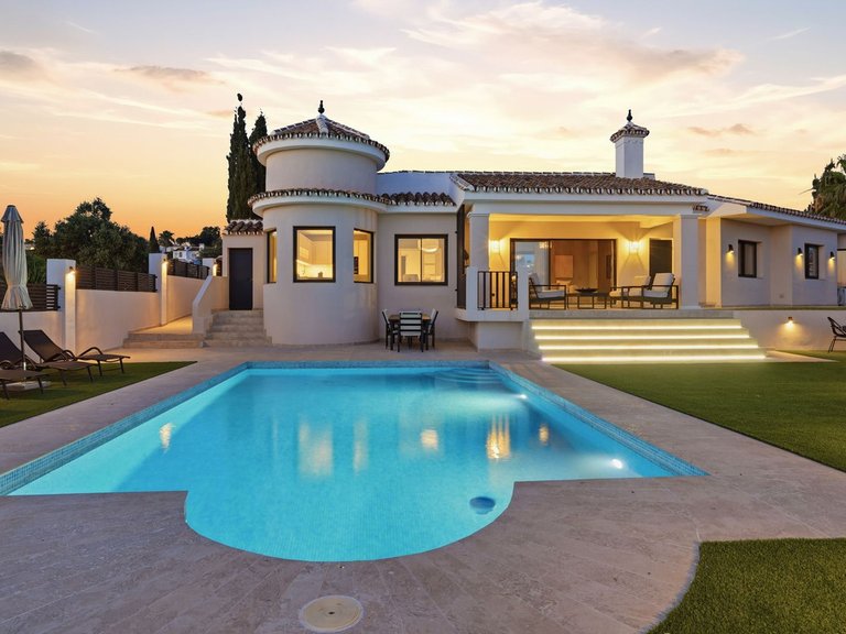 Villa for Sale in El Chaparral, Malaga 1