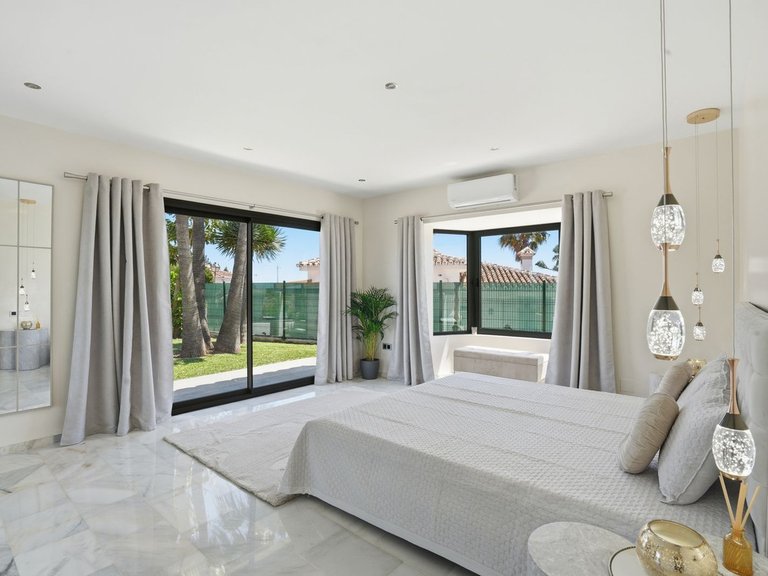 Villa for Sale in El Chaparral, Malaga 10