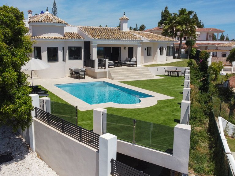 Villa for Sale in El Chaparral, Malaga 28