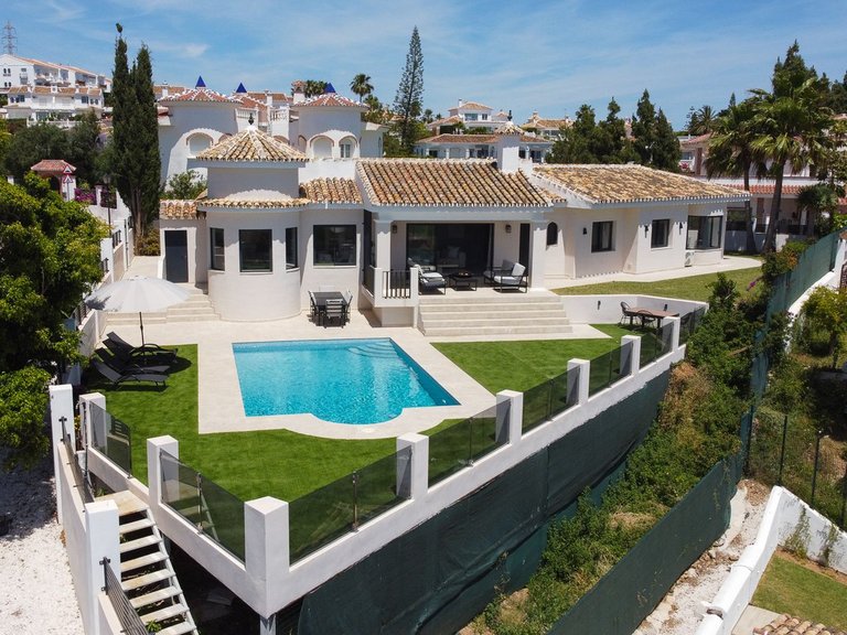Villa for Sale in El Chaparral, Malaga 3