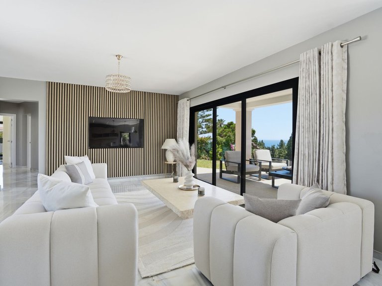 Villa for Sale in El Chaparral, Malaga 4