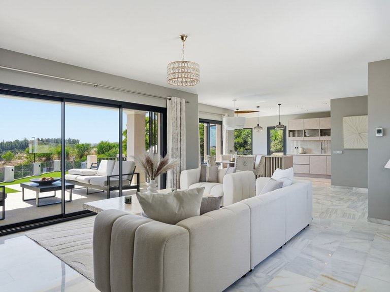 Villa for Sale in El Chaparral, Malaga 5