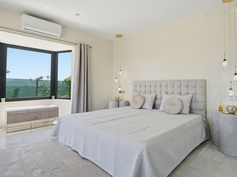 Villa for Sale in El Chaparral, Malaga 9