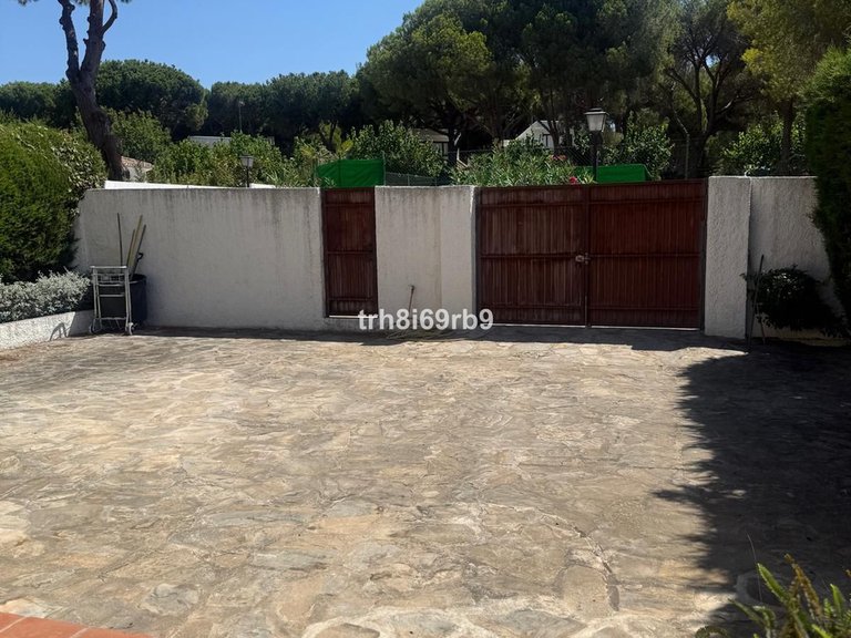 Villa for Sale in Benamara, Malaga 9