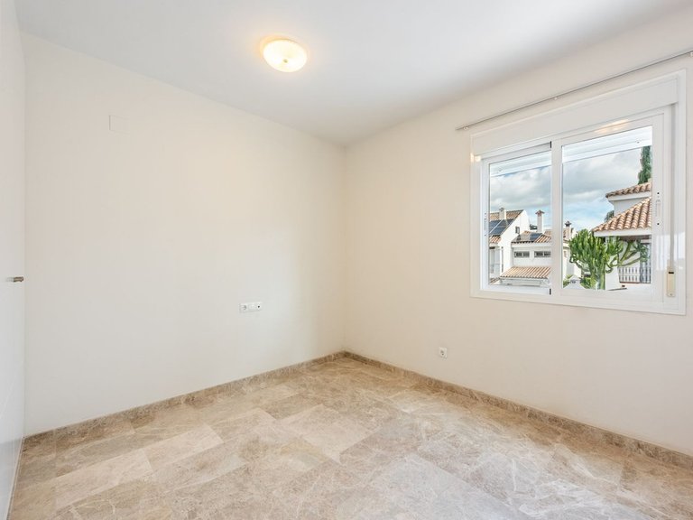 Villa for Sale in Nueva Andalucía, Malaga 11
