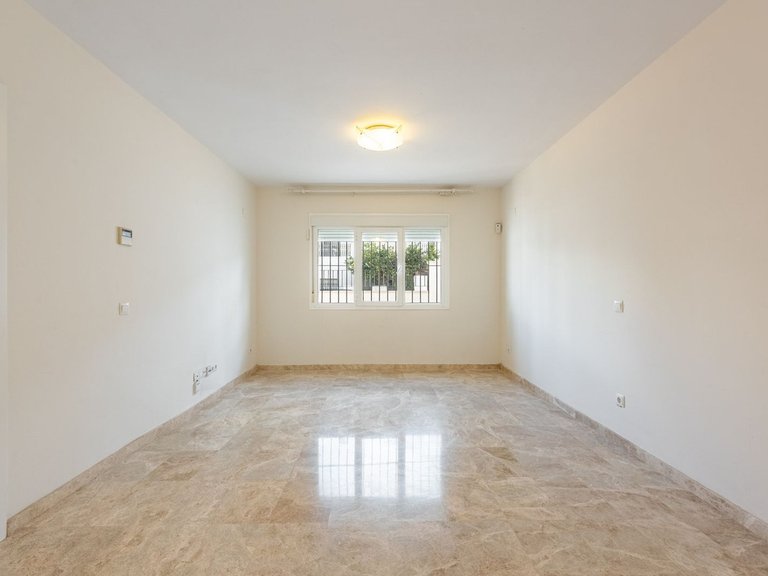 Villa for Sale in Nueva Andalucía, Malaga 2