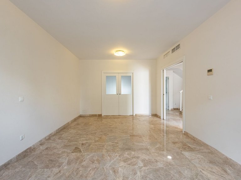 Villa for Sale in Nueva Andalucía, Malaga 20