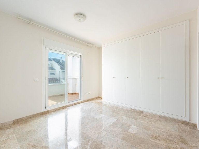 Villa for Sale in Nueva Andalucía, Malaga 7